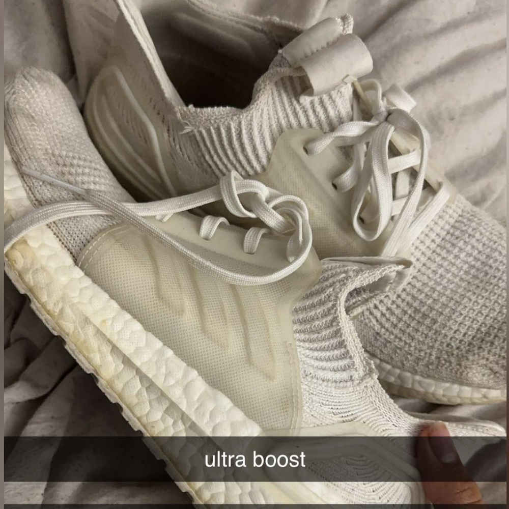 Adidas ultra boosts. All white🤍 good condition and very white!